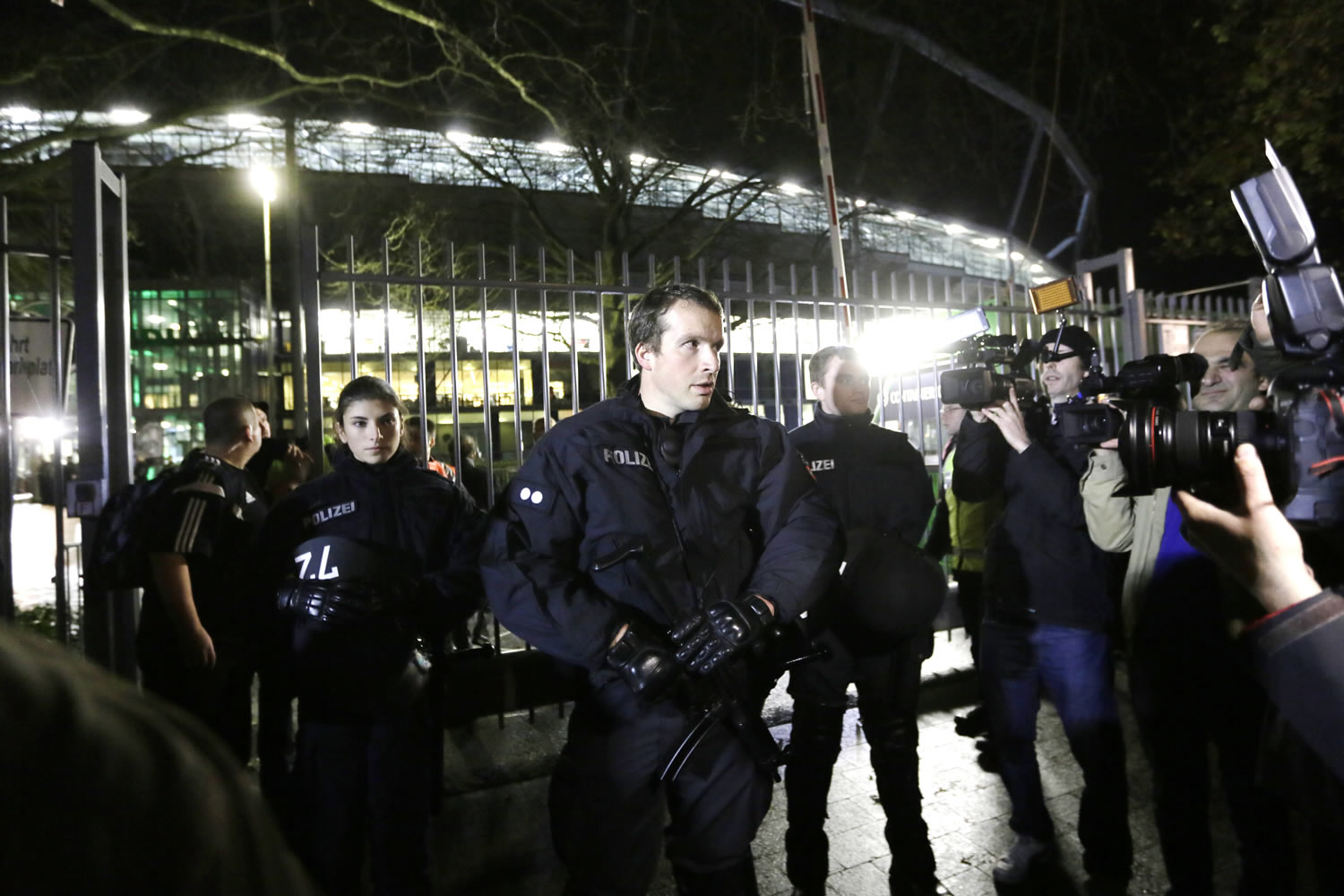 Police evacuate Hannover stadium due to “indications of an imminent attack”