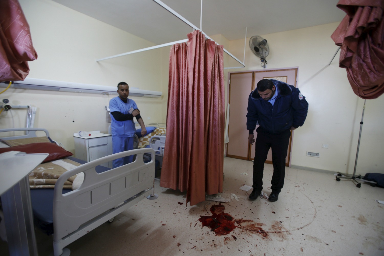 Un grupo de soldados israelíes irrumpe en un hospital y mata a un palestino