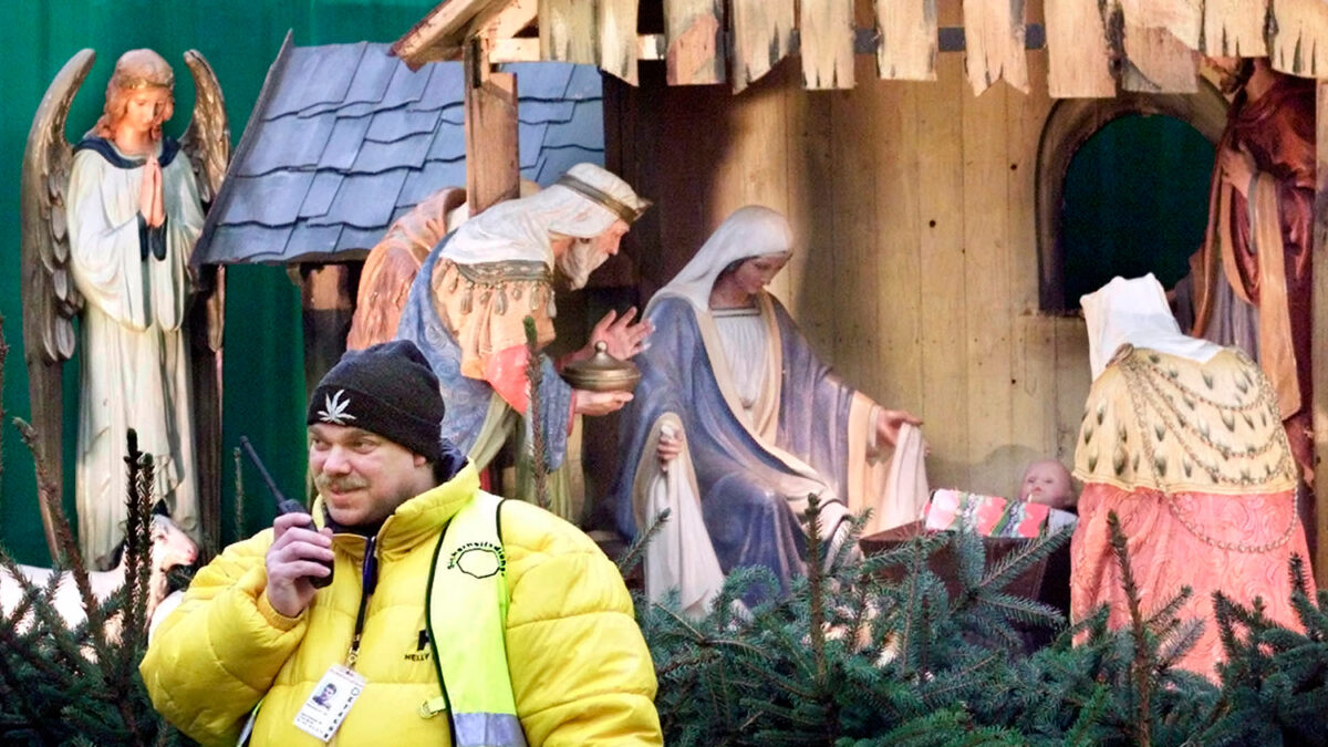 Abandonan a un recién nacido en un pesebre de Navidad en una Iglesia