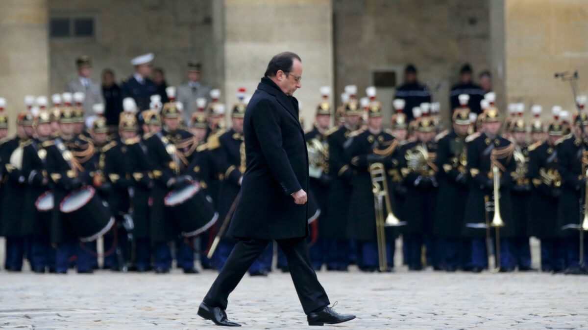 Hollande promete en el homenaje a las víctimas «destruir al ejército de fanáticos» del IS