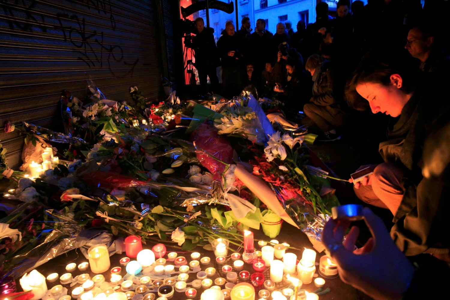 Francia rinde homenaje a las víctimas