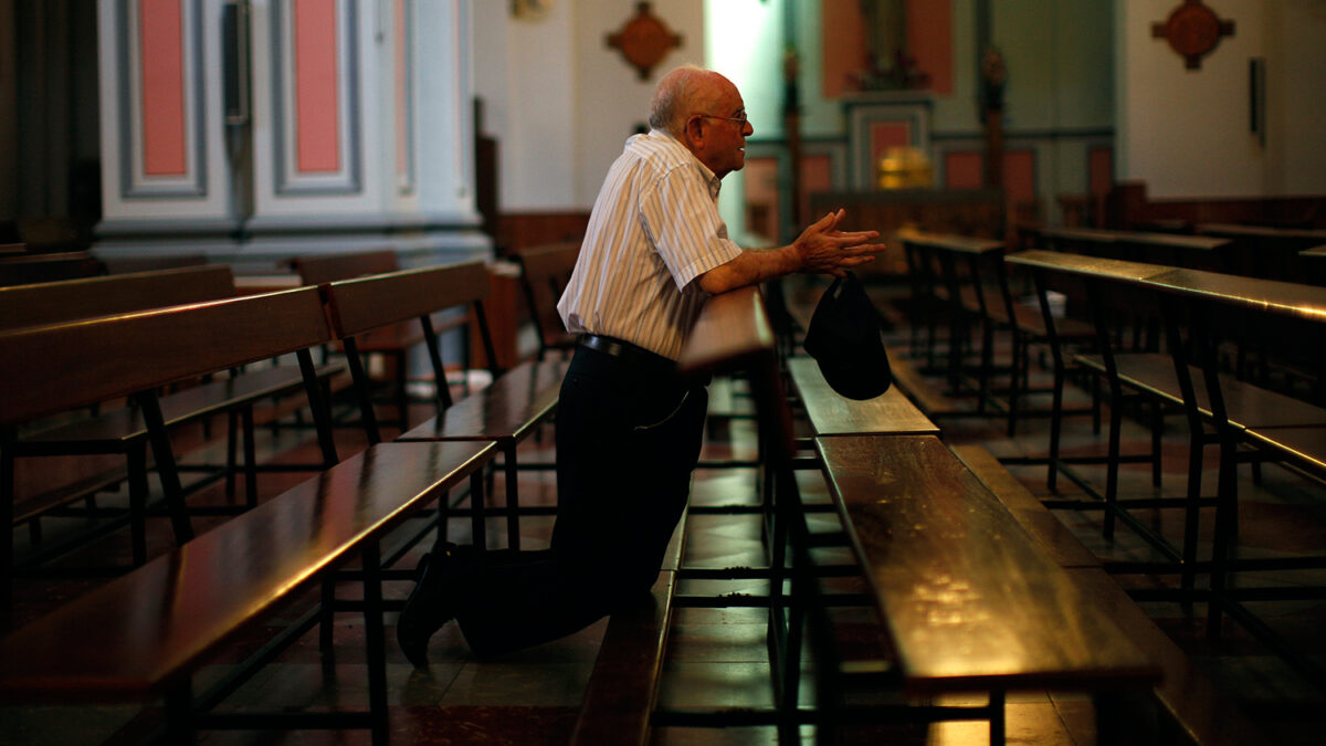 Tres marroquíes destrozan una iglesia en España y pintan sus paredes con la palabra «Alá»