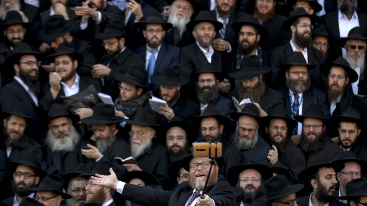 Thousands of rabbis from around the world gather to promote Jewish belief