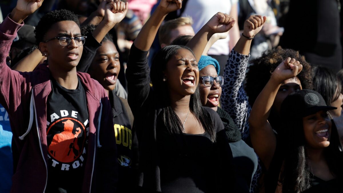 Yik Yak se salta su anonimato para detener a un joven que quería matar negros en una universidad