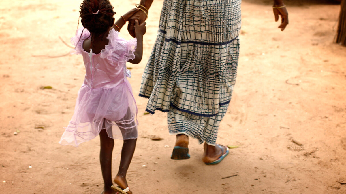 Gambia prohíbe la mutilación genital femenina