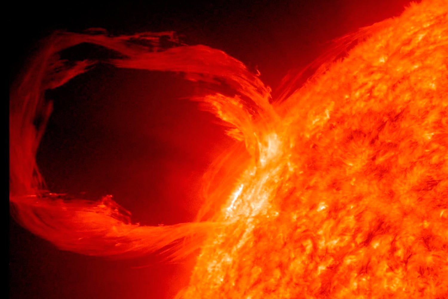 The White House prepares for solar storm that will leave the world without electricity for months