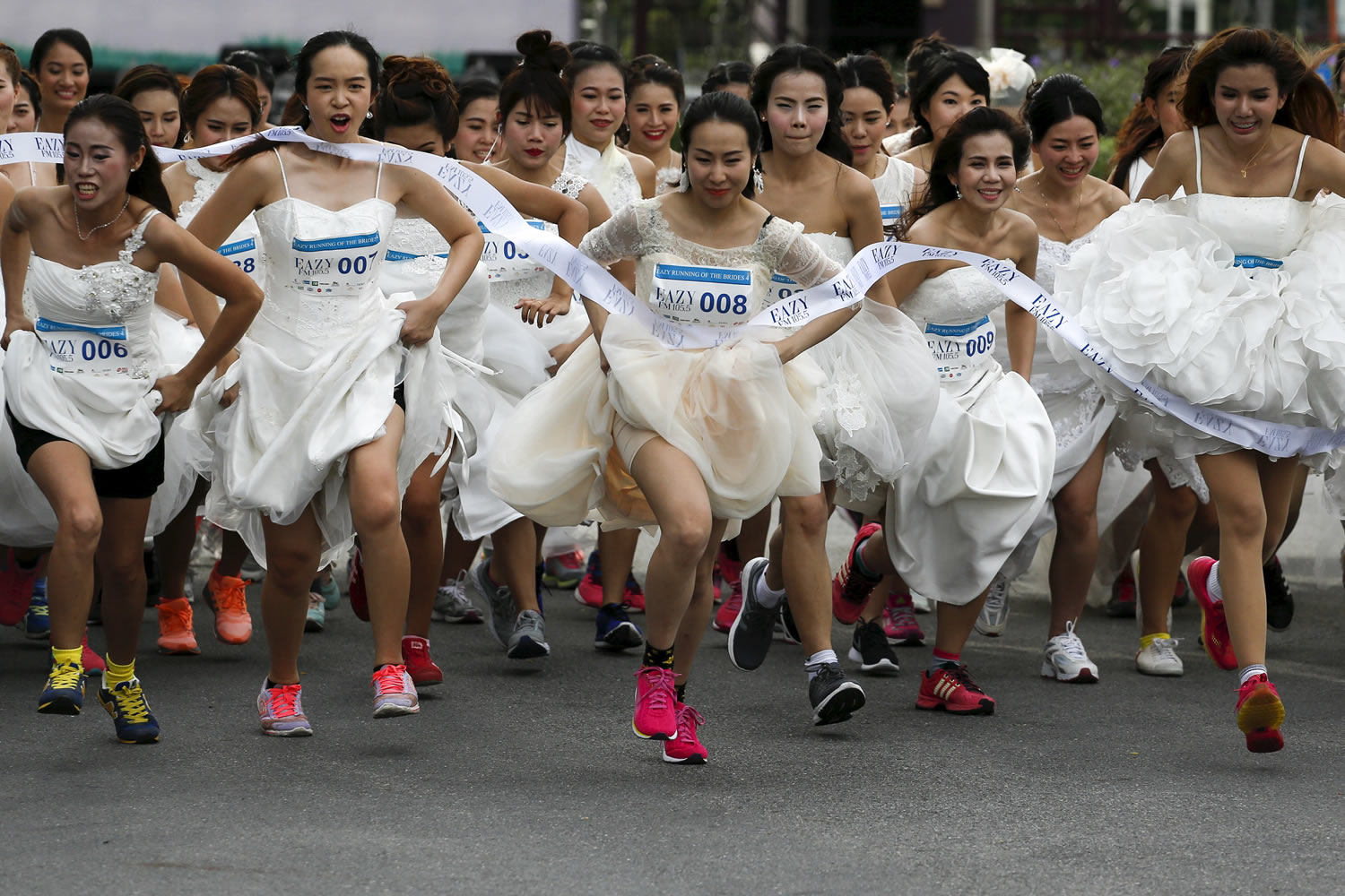 Cien novias a la fuga en Bangkok