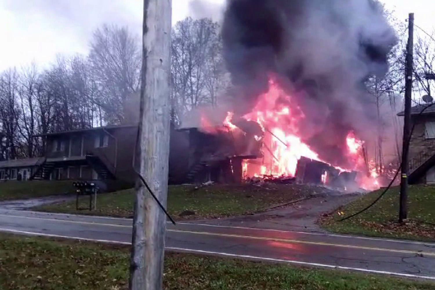 Mueren nueve personas en un accidente de avioneta en Ohio que se estrelló contra una casa