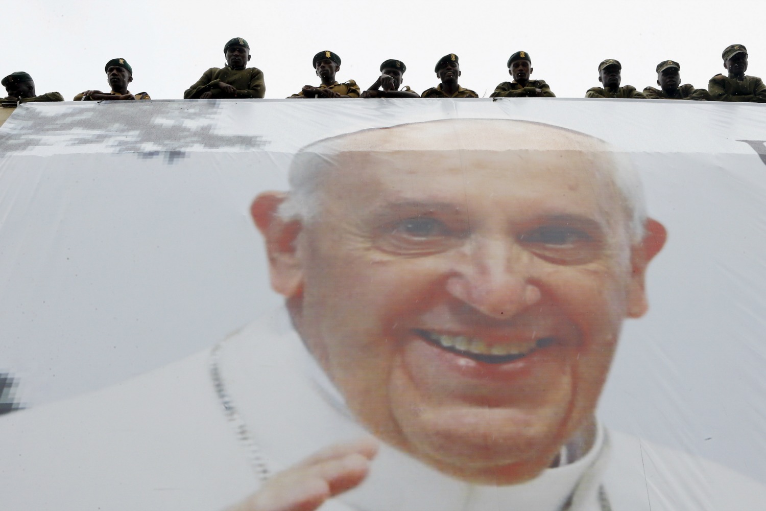 El Papa pide diálogo entre religiones para protegerse de los extremistas islámicos