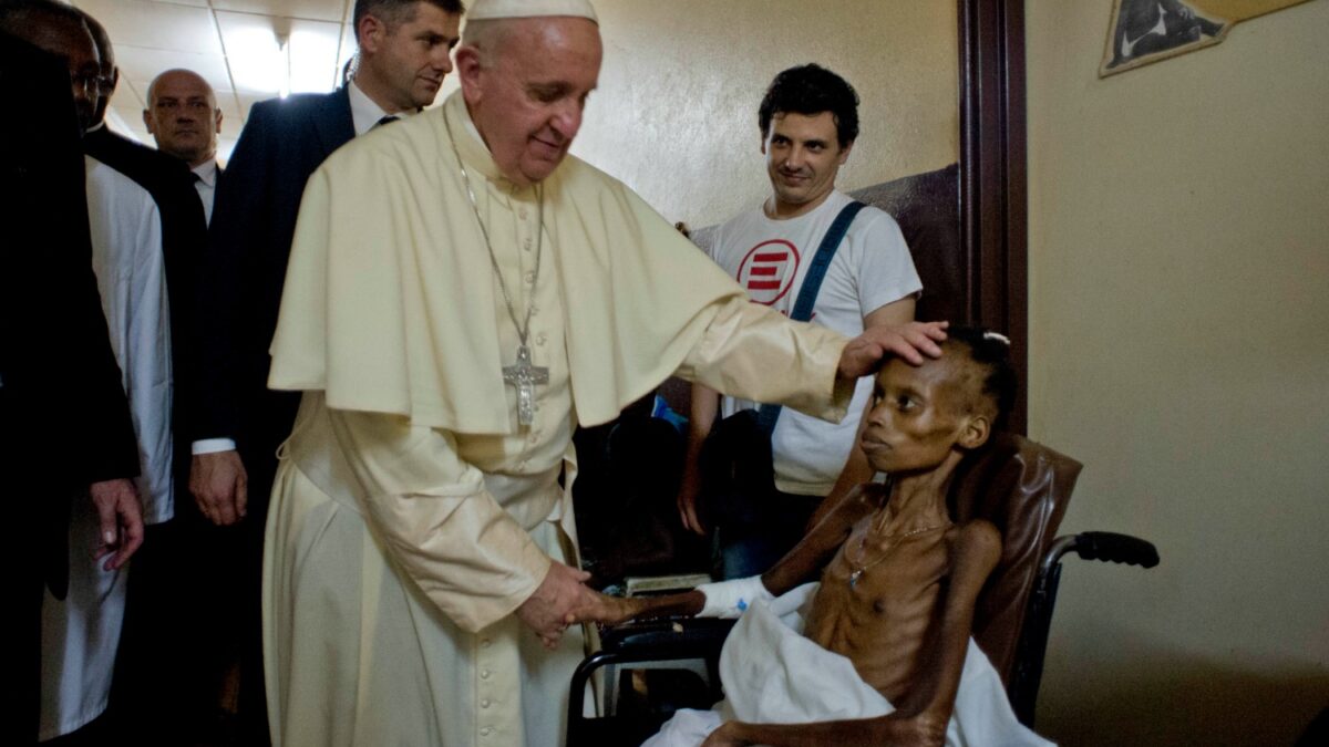 El Papa concluye su gira en África con un gran encuentro con la comunidad musulmana