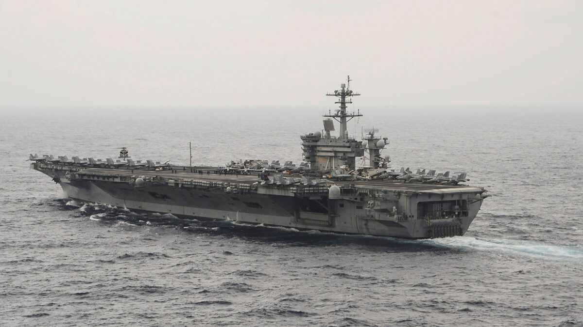 Ashton Carter visits aircraft carrier in South China Sea during rising tension