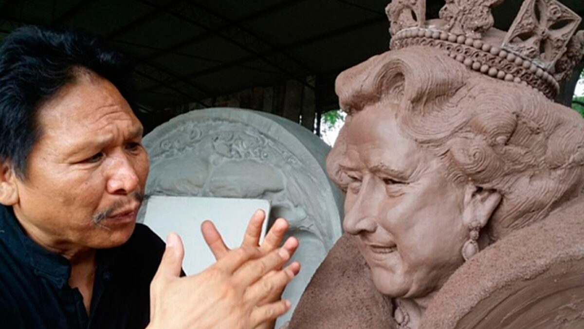 The new Queen Elizabeth II bust that resembles Tom Hanks