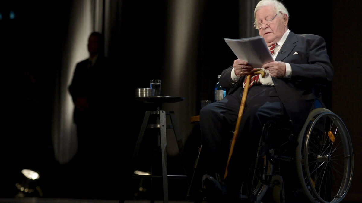 Helmut Schmidt, one of Germany’s most respected chancellors, dies