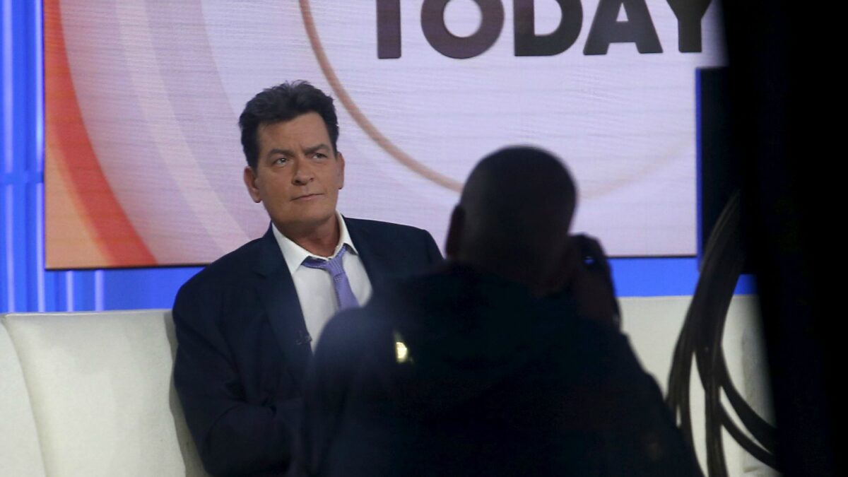 Charlie Sheen y su harén de cinco mil mujeres