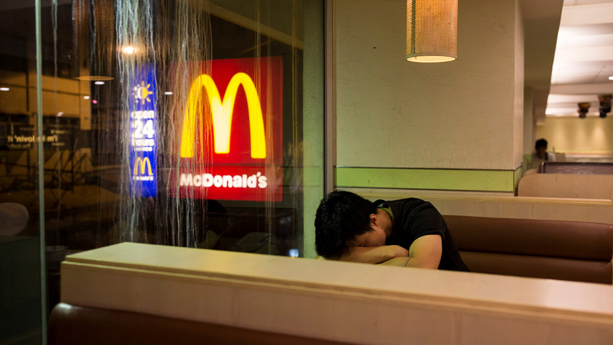 Los restaurantes de comida rápida en China una alternativa para los sin techo para pasar la noche