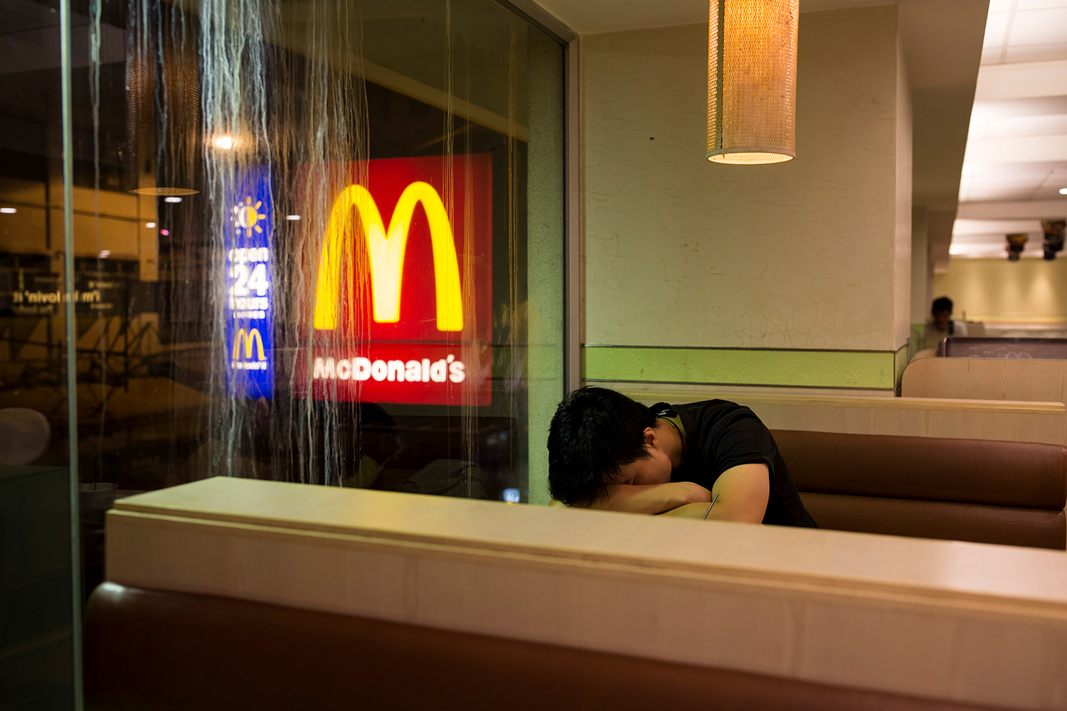 Los restaurantes de comida rápida en China una alternativa para los sin techo para pasar la noche