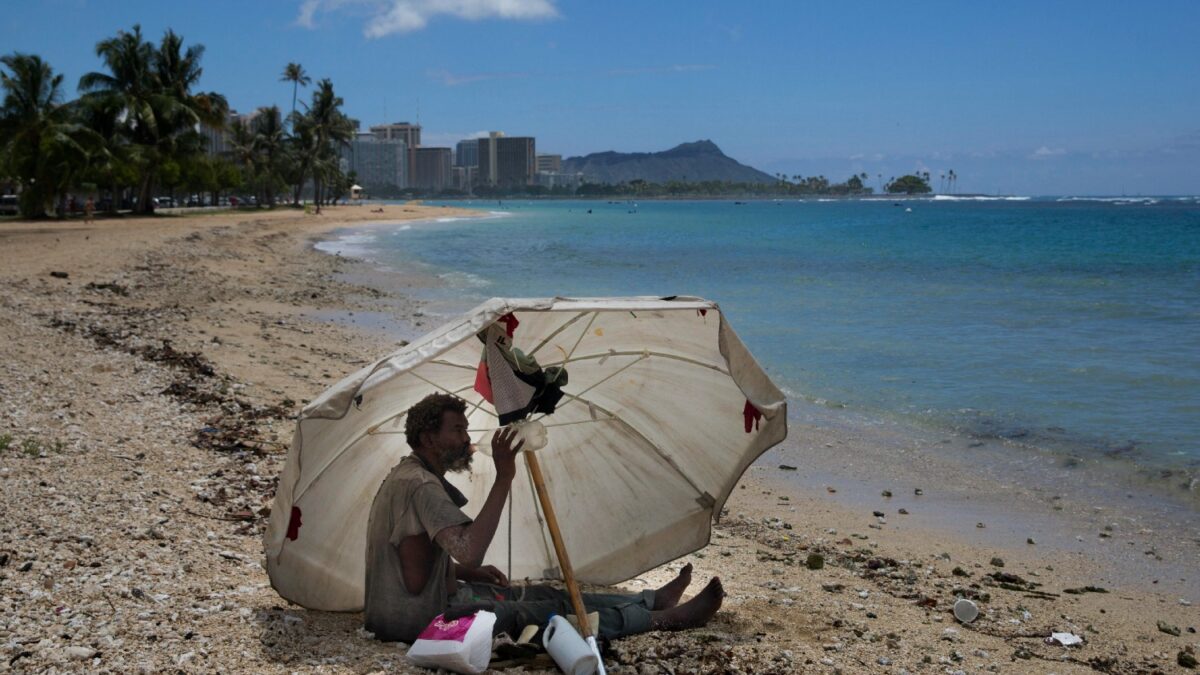 Hawái ya no es el paraíso soñado: las personas sin hogar aumentan un 61% desde el 2000