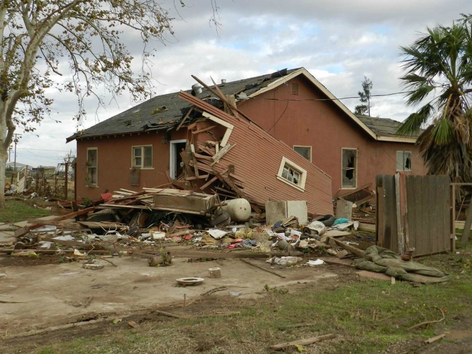 Un extraño tornado atemoriza a los habitantes de un prueblo de California