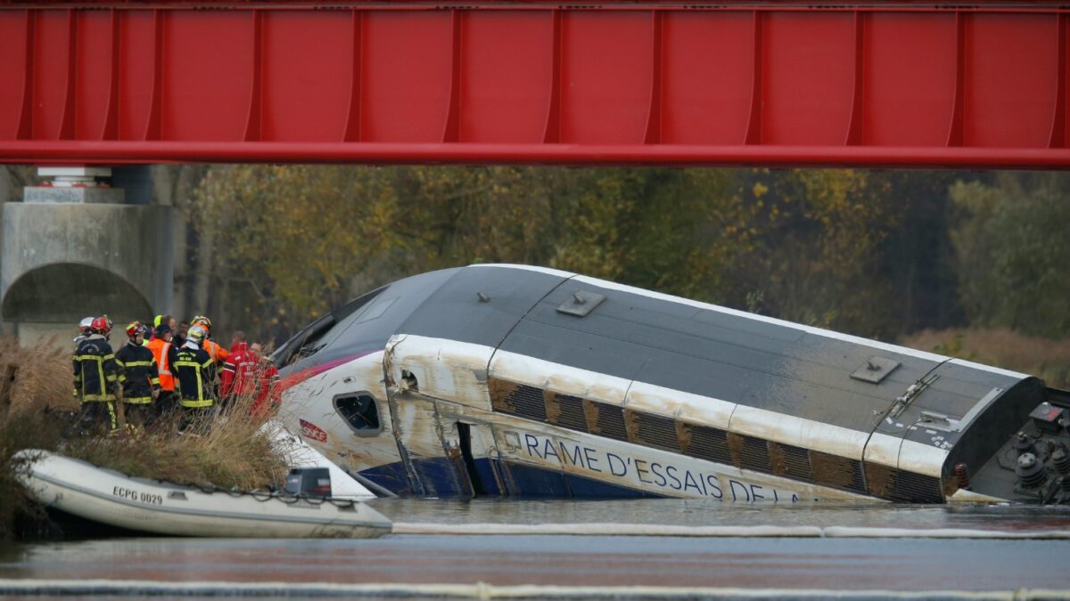 El tren de velocidad francés descarriló por un error del maquinista