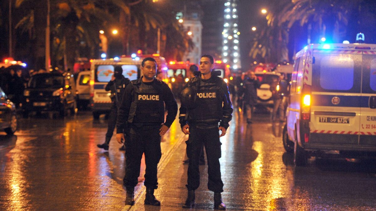 Al menos 14 muertos en un atentado en Túnez contra un autobús de la guardia presidencial