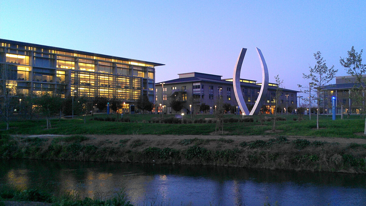 Five students stabbed at a Californian university