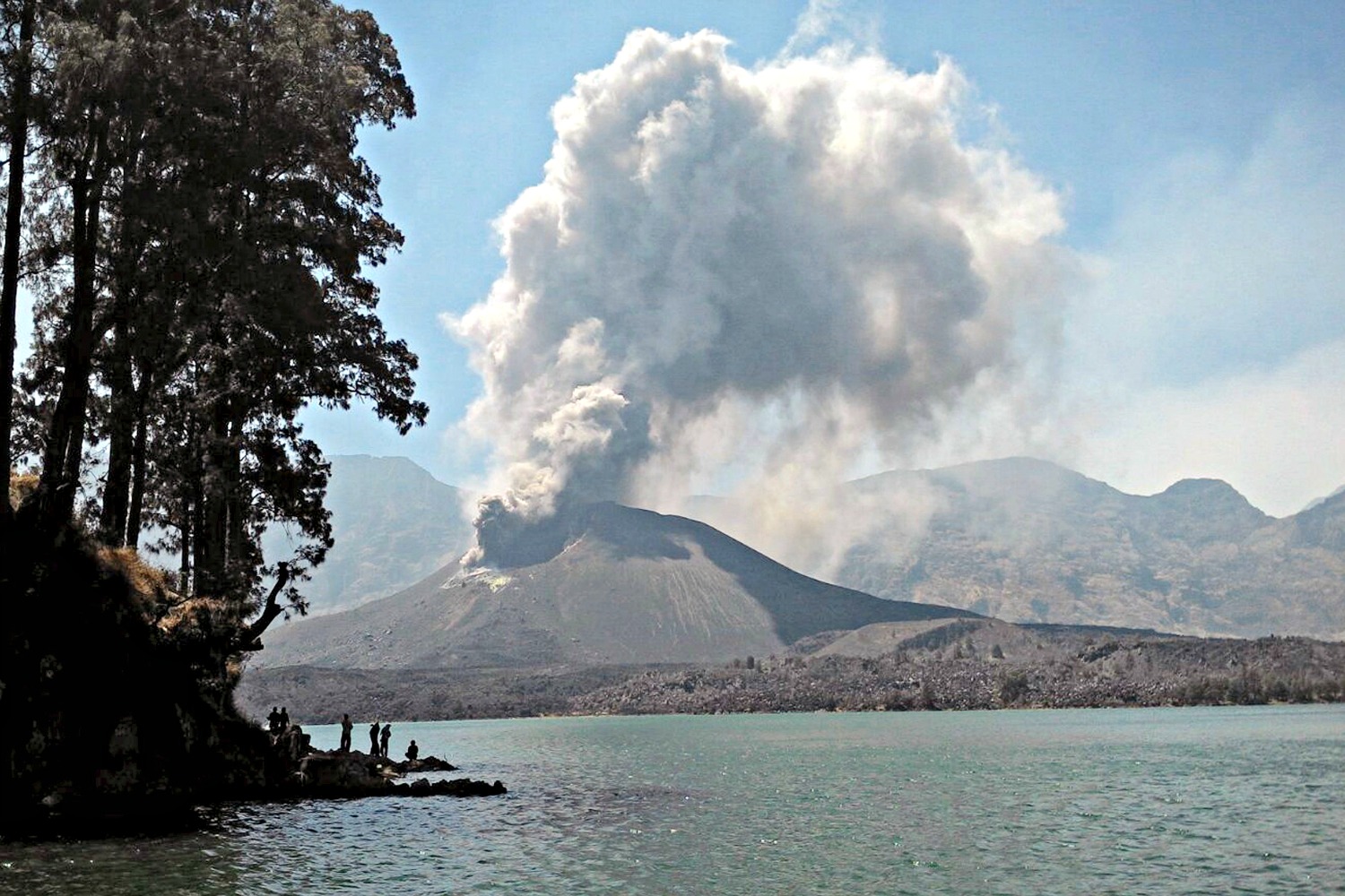 Bali airport closed due to volcanic activity