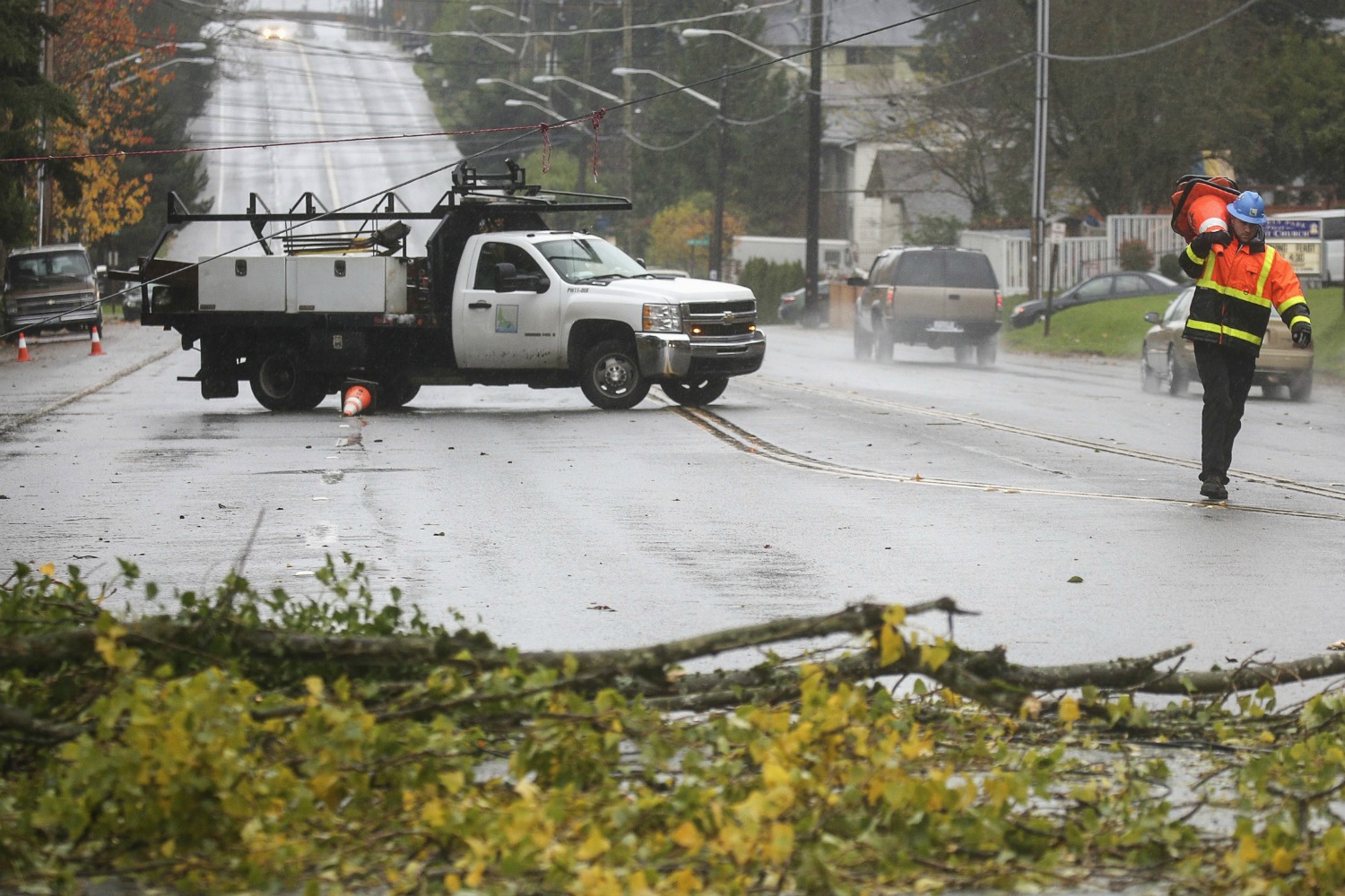 Washington weather kills 2 and leaves 420,000 homes without power