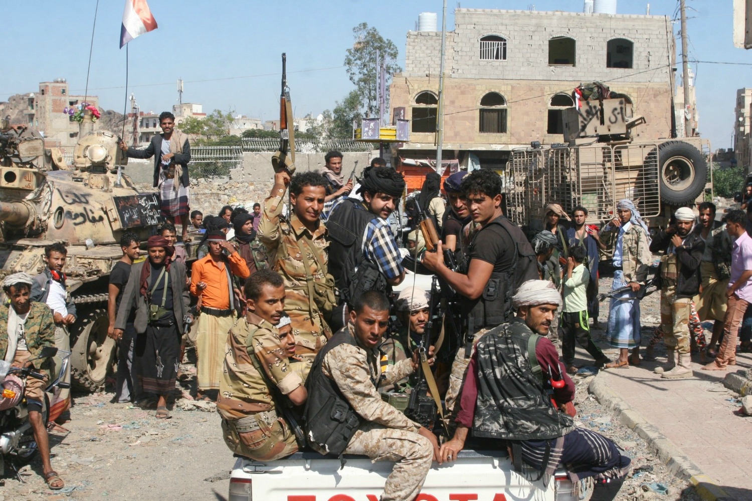 Mueren 13 soldados y 9 terroristas de Al Qaeda en un ataque en Yemen