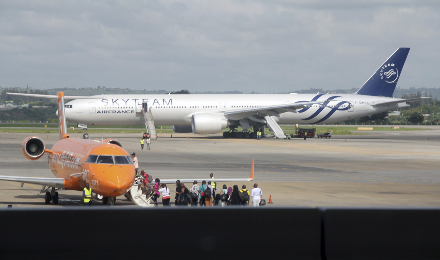 Detienen a un policía francés retirado por la bomba falsa en el avión de Air France