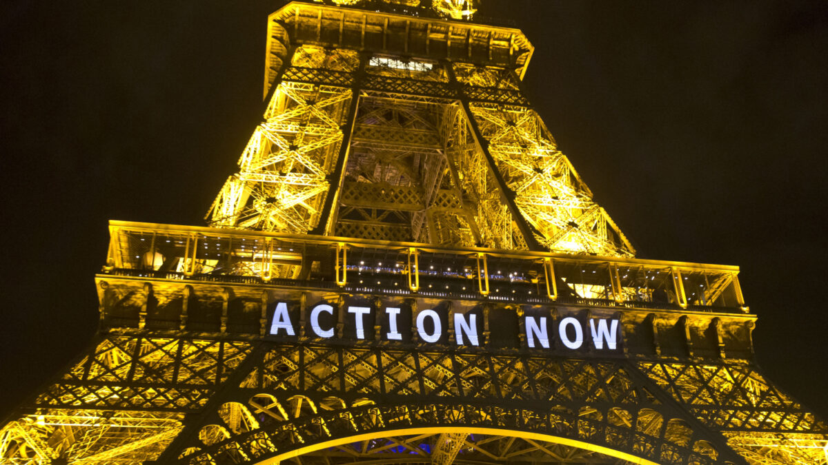 La cumbre del clima de París aprueba un borrador pero sin acuerdos en asuntos más problemáticos