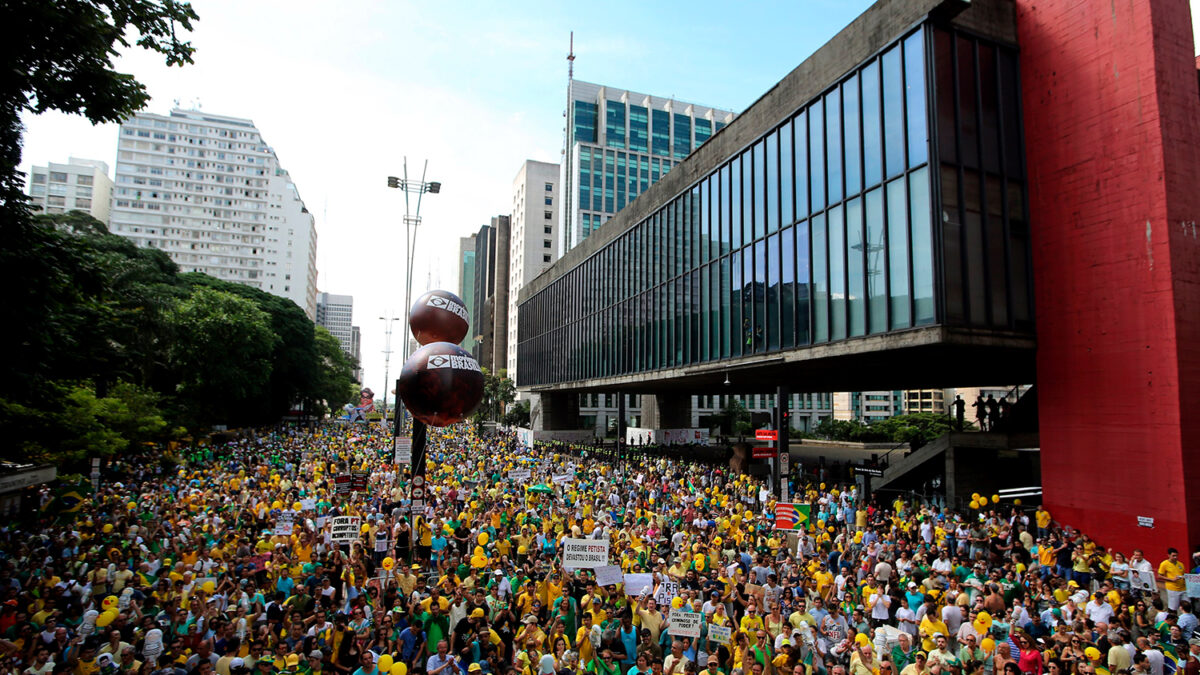 Brasil sale a la calle para pedir la dimisión de Dilma Rousseff