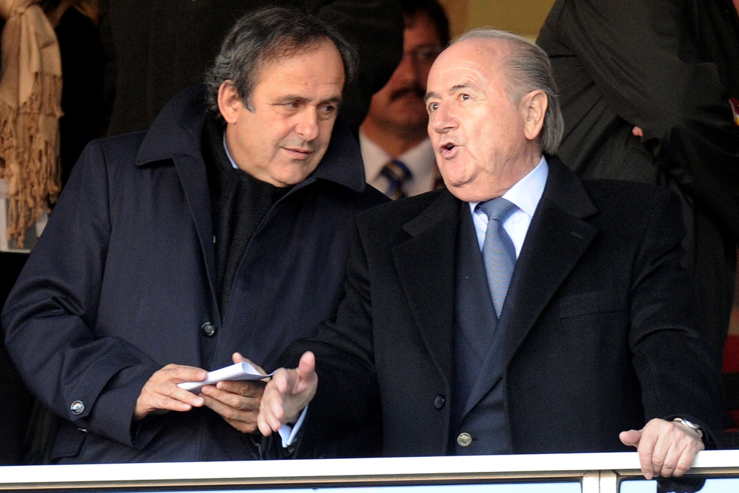 Joseph Blatter y Michael Platini, inhabilitados por ochos años