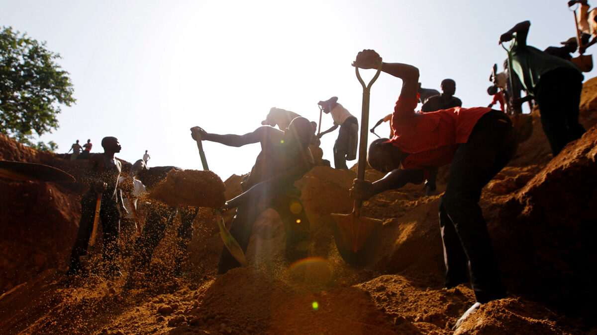 Trece personas sepultadas en Guinea al derrumbarse una mina de oro