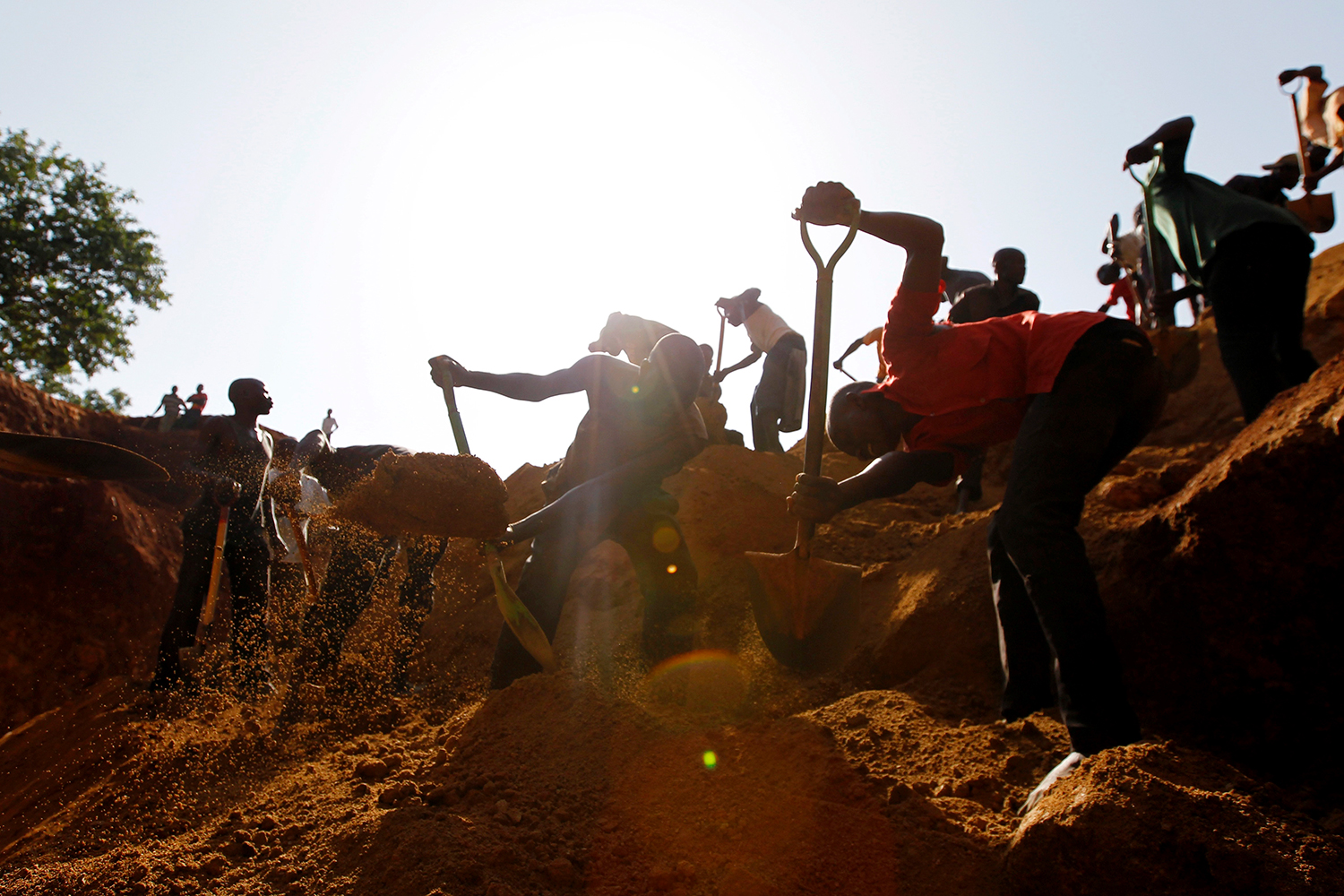 Trece personas sepultadas en Guinea al derrumbarse una mina de oro