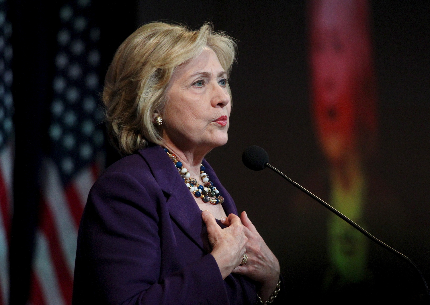 Hillary Clinton habló con una asesora sobre Margallo por correo privado