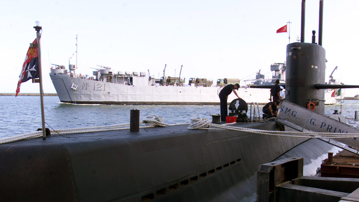 Un buque de la Armada de Rusia se topa con un submarino turco en el estrecho de los Dardanelos