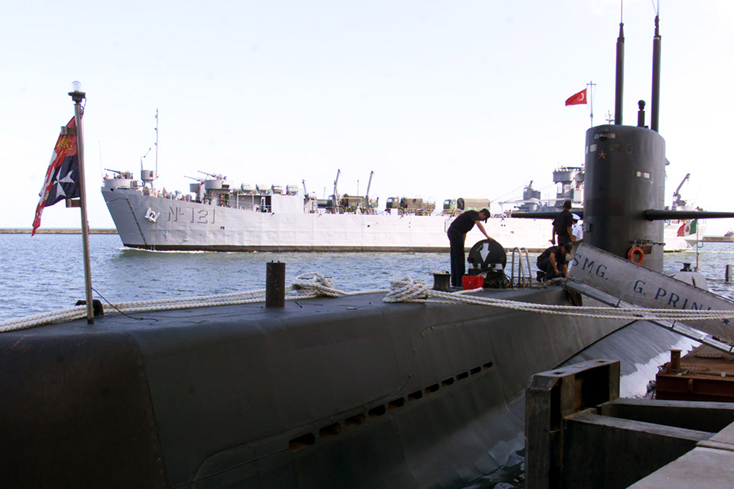 Un buque de la Armada de Rusia se topa con un submarino turco en el estrecho de los Dardanelos