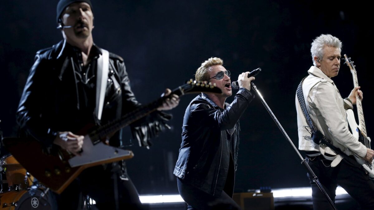 U2 regresa a París tras los atentados del 13N