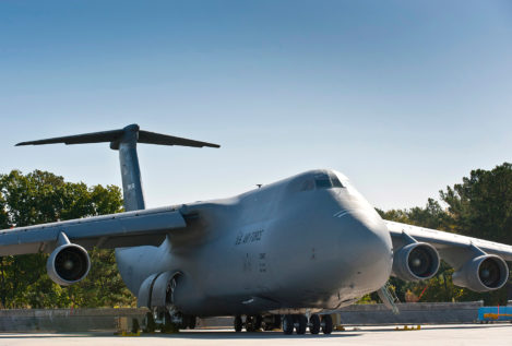El avión de transporte militar más grande del mundo listo para despegue
