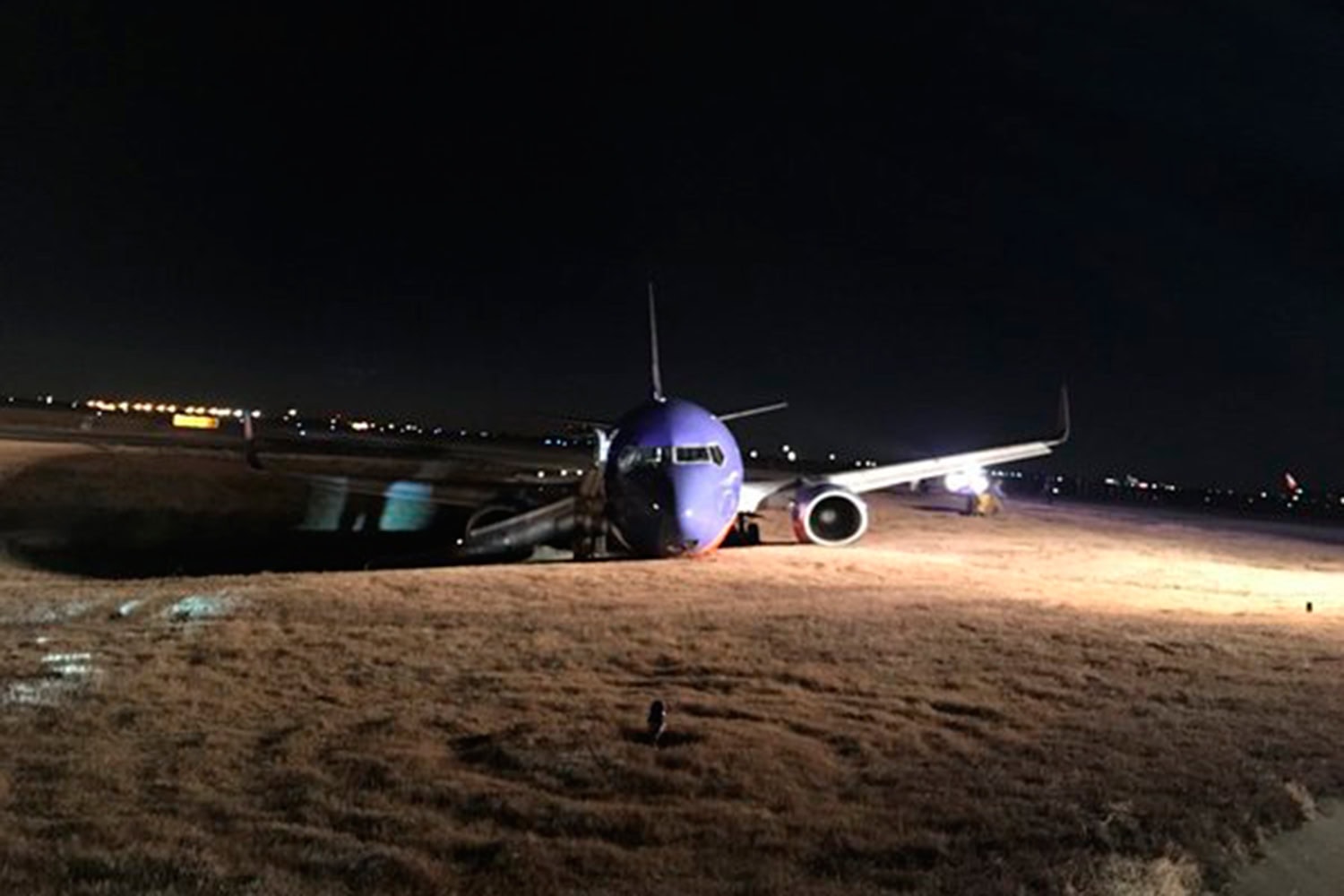 Un avión aterriza en una zanja en Nashville