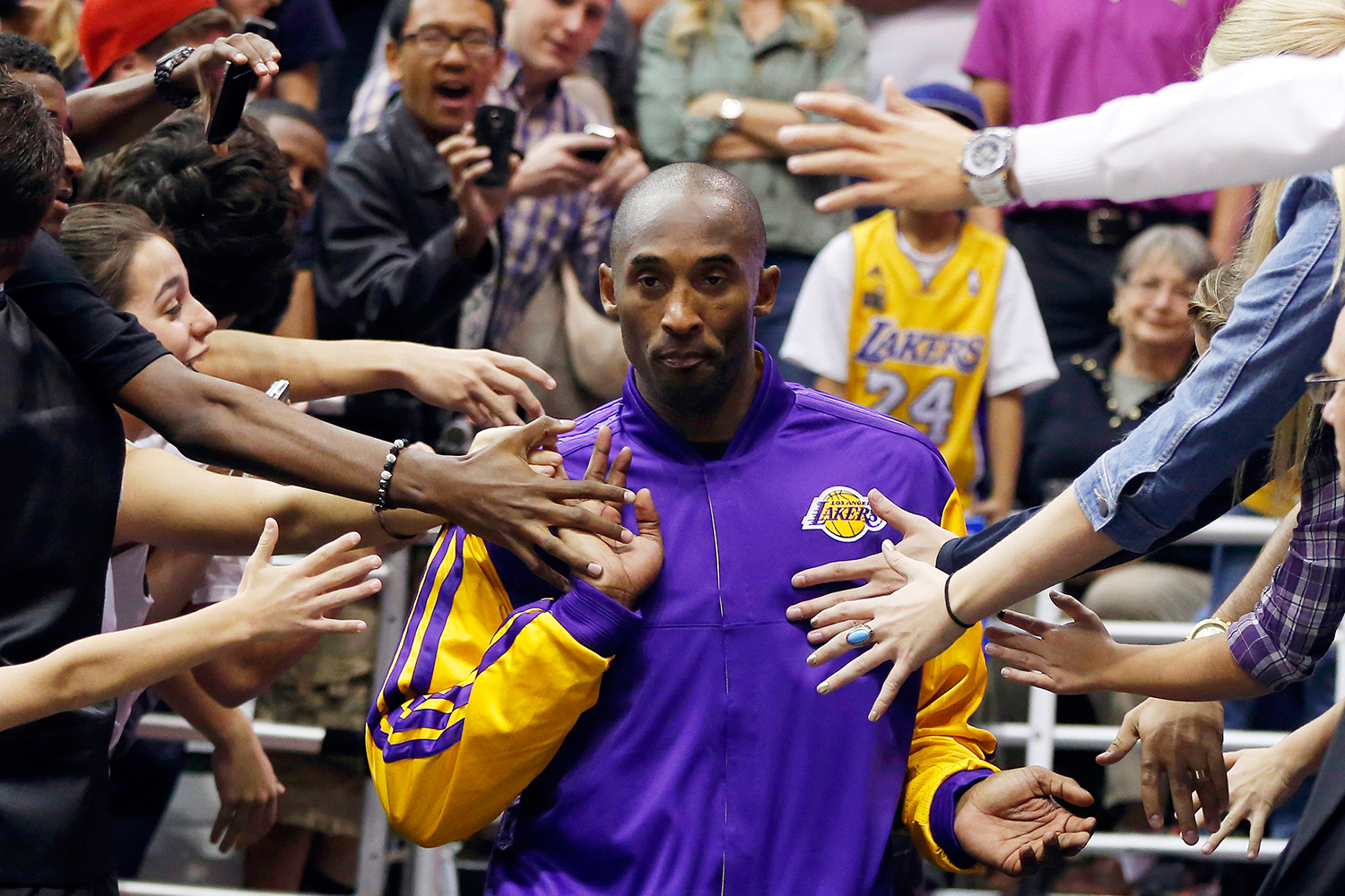 Kobe Bryant anuncia su retiro del baloncesto