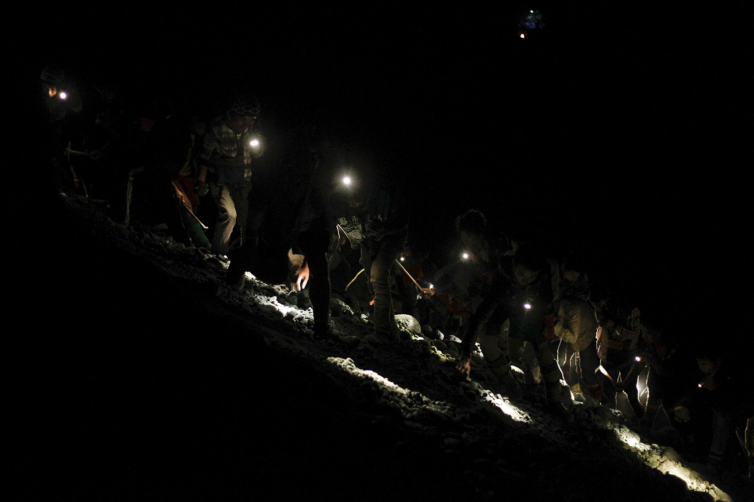 19 mineros atrapados en una mina de carbón en China