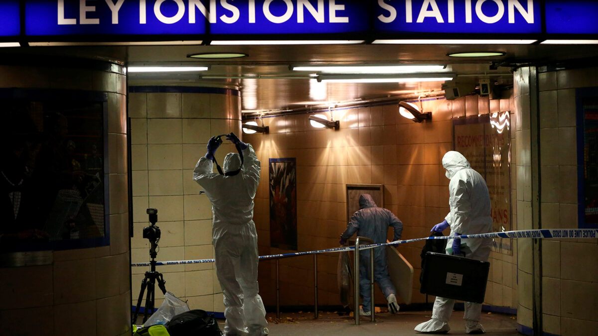 La Policía acusa de intento de homicidio al hombre que apuñaló a varios pasajeros del metro de Londres