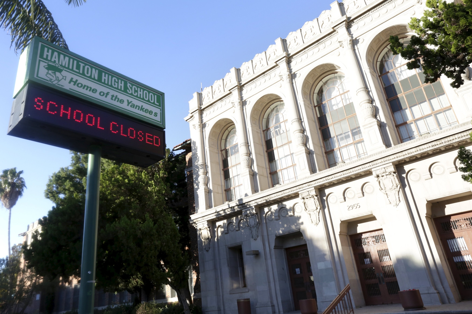 Cierran todas las escuelas de Los Ángeles por una amenaza de bomba