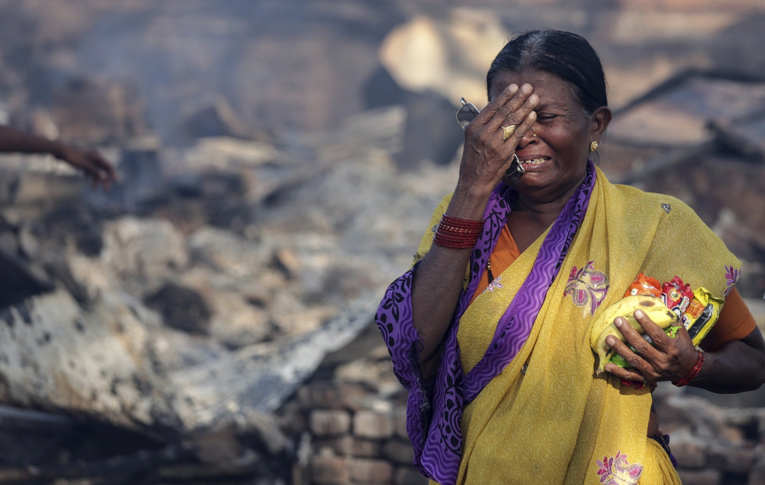 Un gran incendio en las chabolas de Bombay mata a dos personas y arrasa 1.000 casas