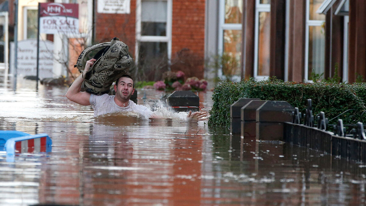 El ejército sale a la calle tras las grandes inundaciones de Desmond