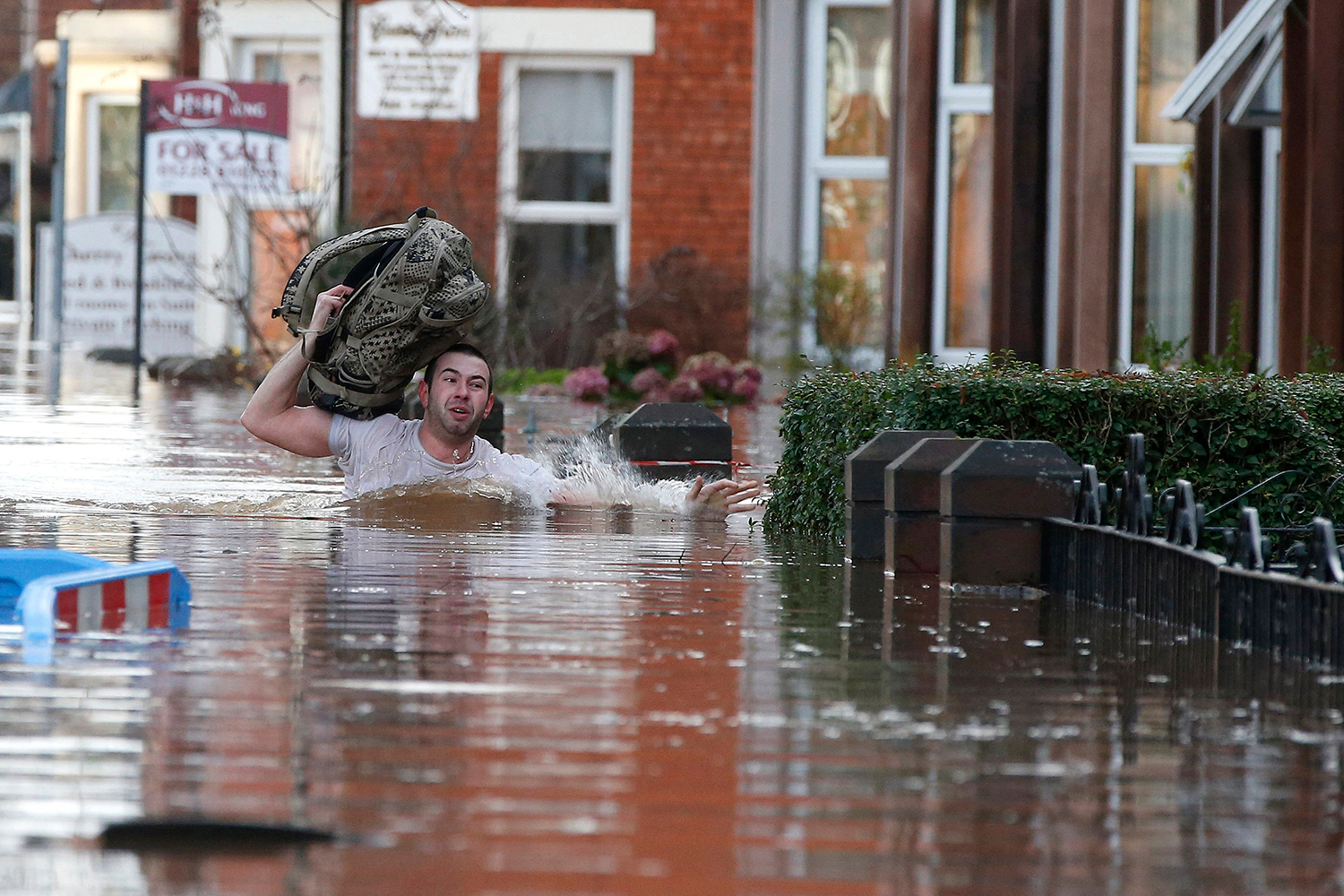 El ejército sale a la calle tras las grandes inundaciones de Desmond