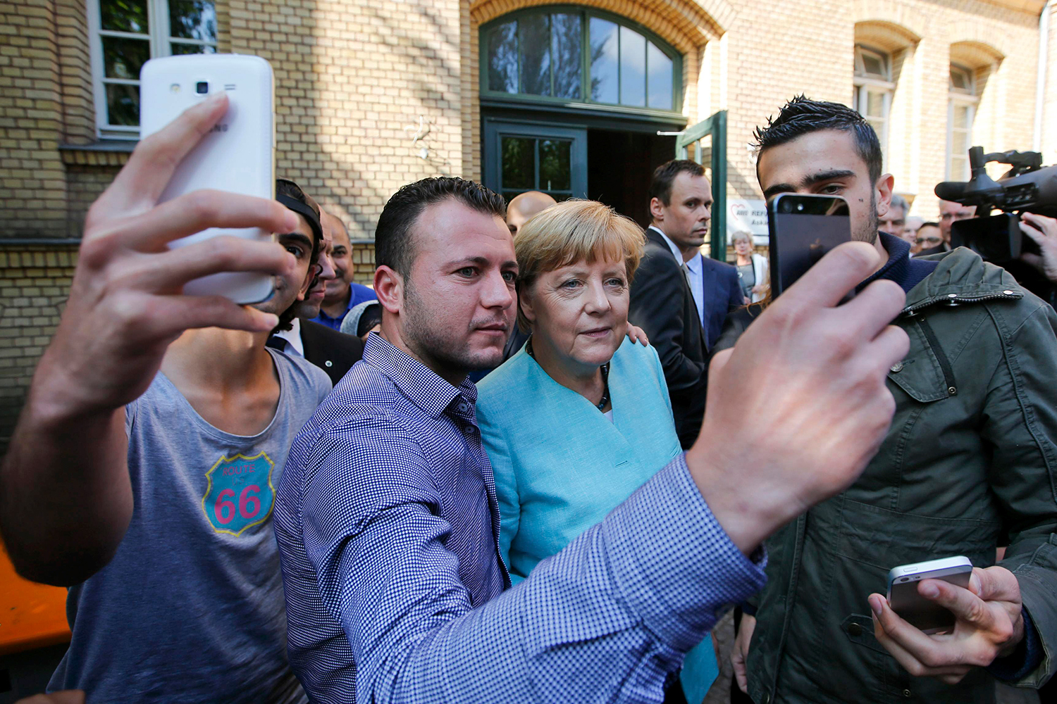 Merkel planea ‘drástica reducción’ de inmigrantes en Alemania