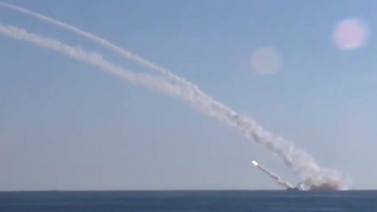 Rusia lanza misiles contra posiciones del IS en Siria desde un submarino