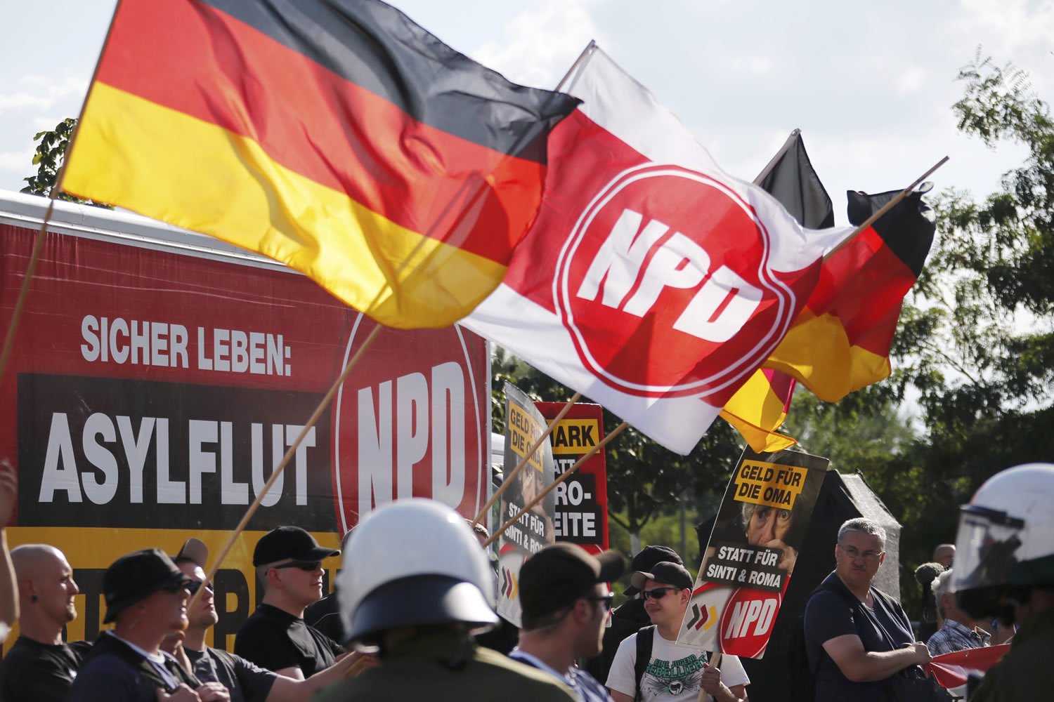 Alemania quiere prohibir el partido neonazi NPD